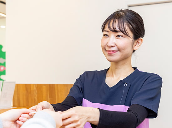 笑顔のスタッフの写真